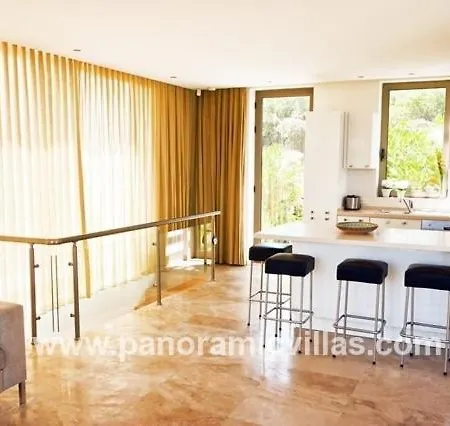 Sleeps 10 Pool Air Con Wifi 빌라